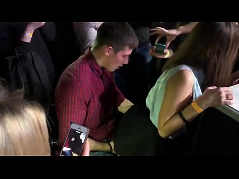 ❤️ Sexo real en una discoteca rusa. Chica rusa de 18 años en el ano y la vagina follada en un club nocturno ️ Video de porno en es.porncomixone.ru ❌️